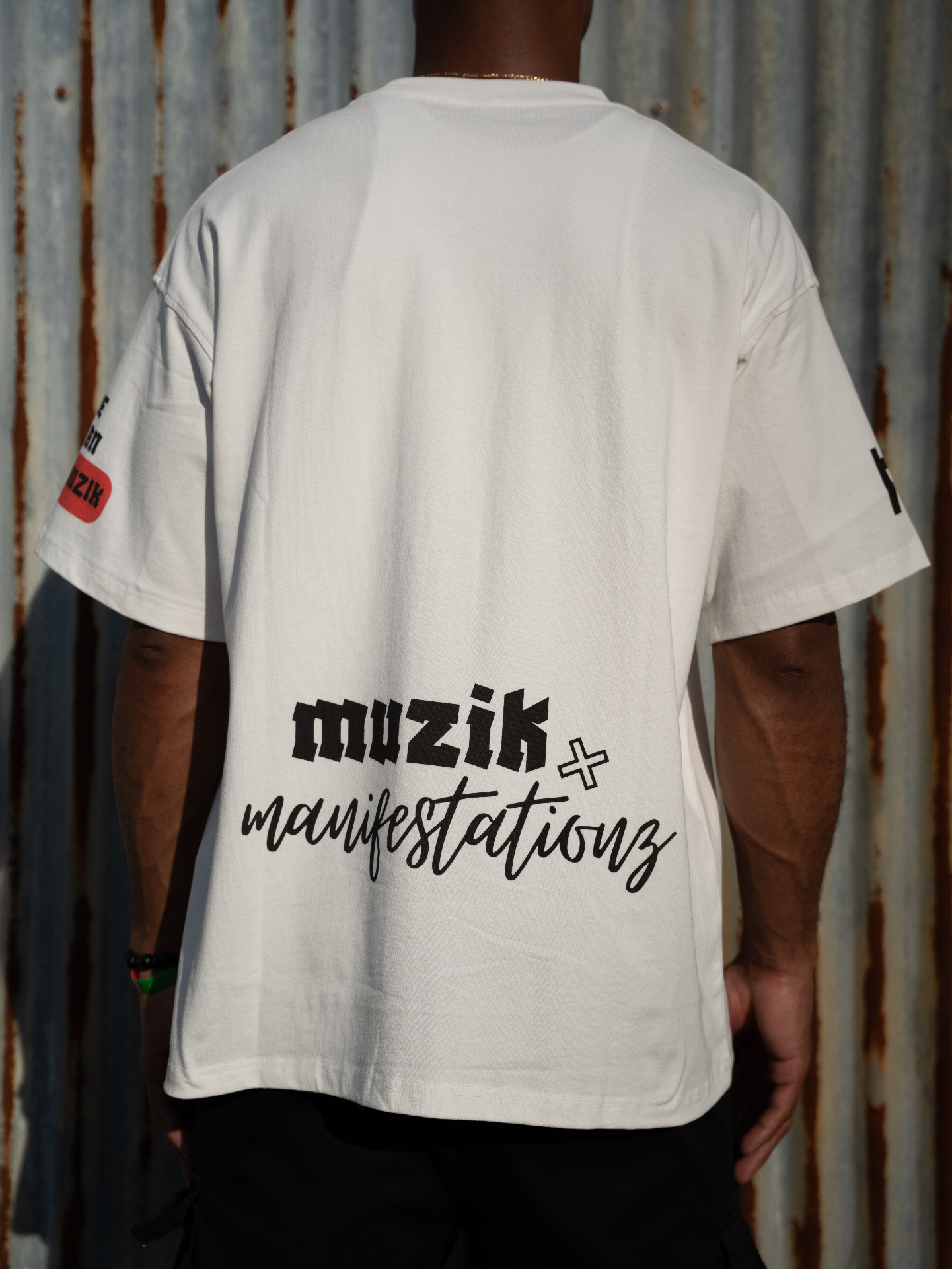 Enzyme washed signature t-shirt in black